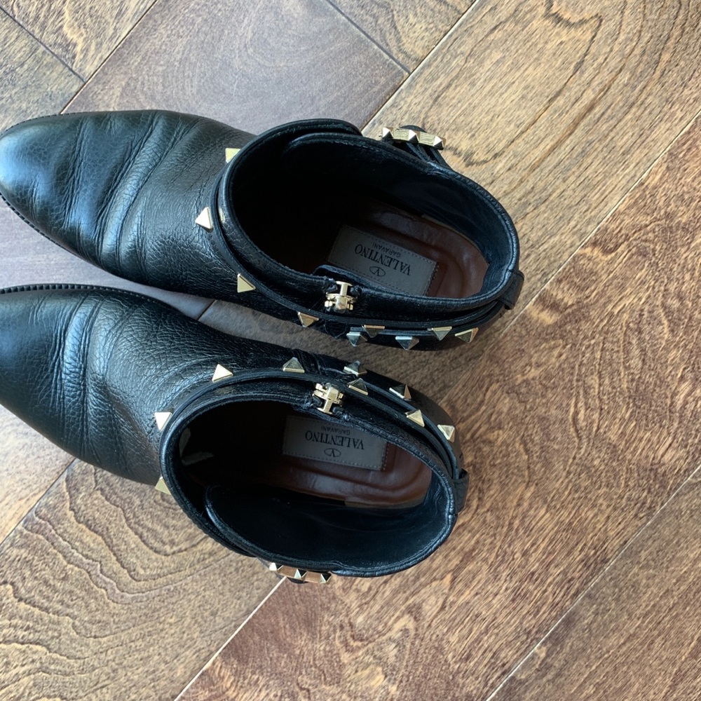 SOLD Valentino rockstud booties 38.5 - Picture 5 of 8